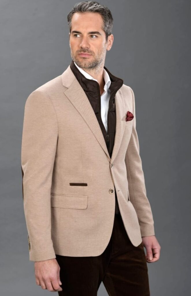 Presentamos Executive Man, la tienda de vestidos de señor líder en Andorra, situada a 3 minutos de la calle más comercial de Andorra la Vella; como referencia, estamos detrás de la oficina principal de la Banca Mora y junto a uno de los mejores restaurantes de andorra la Vella: ANGEL BELMONTE. Enfrente tenemos Arte y Pan. Es importante comunicar que todos los trajes de señor (trajes de caballero) están fabricados o comprados en la empresa más relevante de España en “Trajes de Caballero y Moda Masculina”. Somos una tienda especializada en ofrecerte la mejor calidad al mejor precio en moda masculina, ropa de uso diario, ropa de trabajo e incluso ropa de gala. Estamos en el corazón de Andorra la Vella, Executive Man es sinónimo de elegancia y distinción para el hombre clásico o moderno, que valora la presencia en cualquier ocasión. En nuestra tienda encontrarás una amplia gama de trajes de señor ideales para negocios, celebraciones o momentos especiales. Disponemos de americanas, pantalones, polos, jerséis y abrigos confeccionados con materiales seleccionados, que proporcionan confort, estilo y durabilidad. Nuestro equipo te asesorará para que encuentres el cortado perfecto y te sientas seguro y elegante. La selección de camisas varía desde las más clásicas y formales hasta modelos Sport y de diseño exclusivo. Completa tu look con corbatas, pajaritos, corbatines, cinturones, fulares y toda clase de ropa de vestir para hombres, para personalizar tu aspecto, cada detalle con mucha clase. Para los días más frescos, disponemos de jerséis, cárdigans y polos de invierno o verano de distintos estilos y colores. No sólo pensamos en el exterior: Executive Man también ofrecerá en un futuro underwear de calidad, relojes elegantes y fragancias que completan tu outfit. También carteras, lleva tarjetas de crédito, gorras o maletines para llevar los documentos al trabajo, a tu trabajo o reuniones, de forma elegante. Descubre nuestras colecciones de complementos, como pañuelos de bolsillo, regalos, mochilas y gafas de sol. No olvides la amplia sección de corbatas de diseño. Nos adaptamos a las últimas tendencias sin renunciar a la esencia de la moda atemporal. Con tallas diversas, hasta la 62 y en ocasiones la 70, es decir tallas grandes, promovemos la inclusión y el buen gusto para todos los hombres. La excelente relación calidad-precio y el servicio personalizado son nuestra marca de la casa. Te invitamos a visitar nuestro Facebook https://www.facebook.com/executive.and/ I a seguirnos para estar al día de promociones, novedades y consejos de moda. Estamos creando una nueva web para facilitar la compra online y asesoramiento a distancia. Para consultas o encargos, llámanos al +376824714 y déjate sorprender por el verdadero estilo Executive Man. Descubre el universo de la moda masculina pensada para ti: vestidos, camisas, corbatas y complementos, siempre con la confianza y garantía de Executive Man Andorra. #ExecutiveManAndorra #ModaHome #QualitatIPreu #VestitsDeSenyor #ComplementsElegants #EstilModern #ModaATemporal #AndorraLaVella #Presentem Executive Man, la botiga de vestits de senyor líder a Andorra, situada a 3 minuts del carrer més comercial d’Andorra la Vella, com a referència estem darrere l’oficina principal de la Banca Mora i al costat d’un dels millors restaurants d’andorra la Vella: ANGEL BELMONTE. Al davant tenim Art i Pa. És important comunicar que tots els vestits de senyor (Trajes de caballero) estan fabricats comprats a l’empresa més important d’Espanya en “Trajes de Caballero y Moda masculina”. Som una botiga especialitzada a oferir-te la millor qualitat al millor preu en moda masculina, roba d’ús diari, roba per la feina i fins i tot roba de gala. Estem al cor d’Andorra la Vella, Executive Man és sinònim d’elegància i distinció per a l’home clàssic o modern, que valora la presència en qualsevol ocasió. A la nostra botiga trobaràs una gamma àmplia de vestits de senyor ideals per a negocis, celebracions o moments especials. Disposem d’americanes, pantalons, polos, jerseis i abrics confeccionats amb materials seleccionats, que proporcionen confort, estil i durabilitat. El nostre equip t’assessorarà perquè trobis el tallat perfecte i et sentis segur i elegant. La selecció de camises varia des de les més clàssiques i formals fins a models Sport i de disseny exclusiu. Completa el teu look amb corbates, llacets, corbatins, cinturons, fulards i tota classe de roba de vestir per homes, per personalitzar el teu aspecte cada detall amb molta classe. Per als dies més frescos, disposem de jerseis, càrdigans i polos d’hivern o estiu de diversos estils i colors. No només pensem en l’exterior: Executive Man també oferirà en un futur “underwear” de qualitat, rellotges elegants i fragàncies que completen el teu “outfit”. També carteres, porta targetes de crèdit, gorres o maletins per portar els documents a la feina, al teu treball o reunions, d’una manera elegant. Descobreix les nostres col·leccions de complements, com mocadors de butxaca, regals, motxilles i ulleres de sol. No oblidis l’àmplia secció de corbates de disseny. Ens adaptem a les darreres tendències sense renunciar a l’essència de la moda atemporal. Amb talles diverses, fins a la 62 i a vegades la 70, és a dir talles grans, promovem la inclusió i el bon gust per a tots els homes. La molt bona relació qualitat-preu i el servei personalitzat són la nostra marca de la casa. Et convidem a visitar el nostre Facebook https://www.facebook.com/executive.and/ I a seguir-nos per estar al dia de promocions, novetats i consells de moda. Estem creant una nova web per facilitar la compra online i l’assessorament a distància. Per a consultes o encàrrecs, truca’ns al +376824714 i deixa’t sorprendre pel veritable estil Executive Man. Descobreix l’univers de la moda masculina pensada per a tu: vestits, camises, corbates i complements, sempre amb la confiança i garantia d’Executive Man Andorra. #ExecutiveManAndorra #ModaHome #QualitatIPreu #VestitsDeSenyor #ComplementsElegants #EstilModern #ModaATemporal #AndorraLaVella